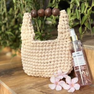Bree Luxe Crochet – Beige Cotton Handbag with Wooden Handle